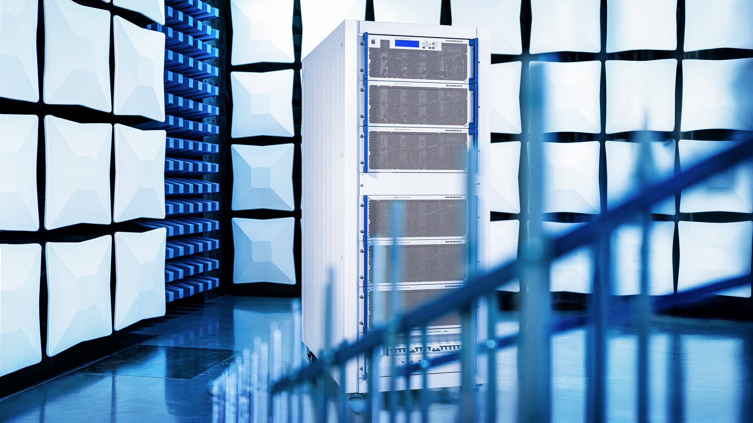 The R&SBBA300 family from Rohde & Schwarz is a series of compact, high-end solid-state broadband amplifiers.