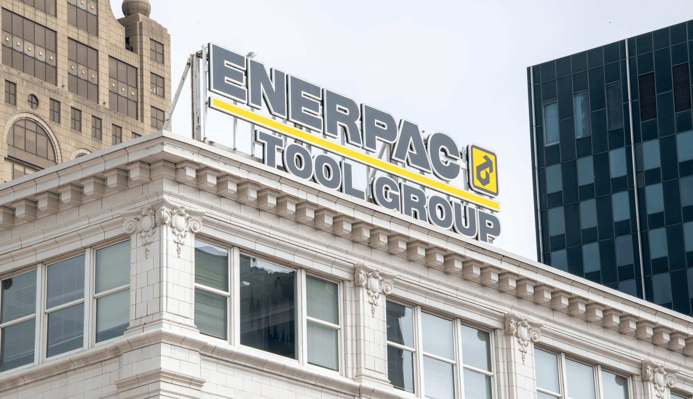 Enerpac Center Rooftop Ban