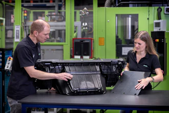 The polypropylene frunk is reinforced in its rear wall and floor attachment areas with a multiaxially reinforced Tepex organosheet. As a result, it can withstand the high loads encountered by the vehicle body in extreme driving situations.